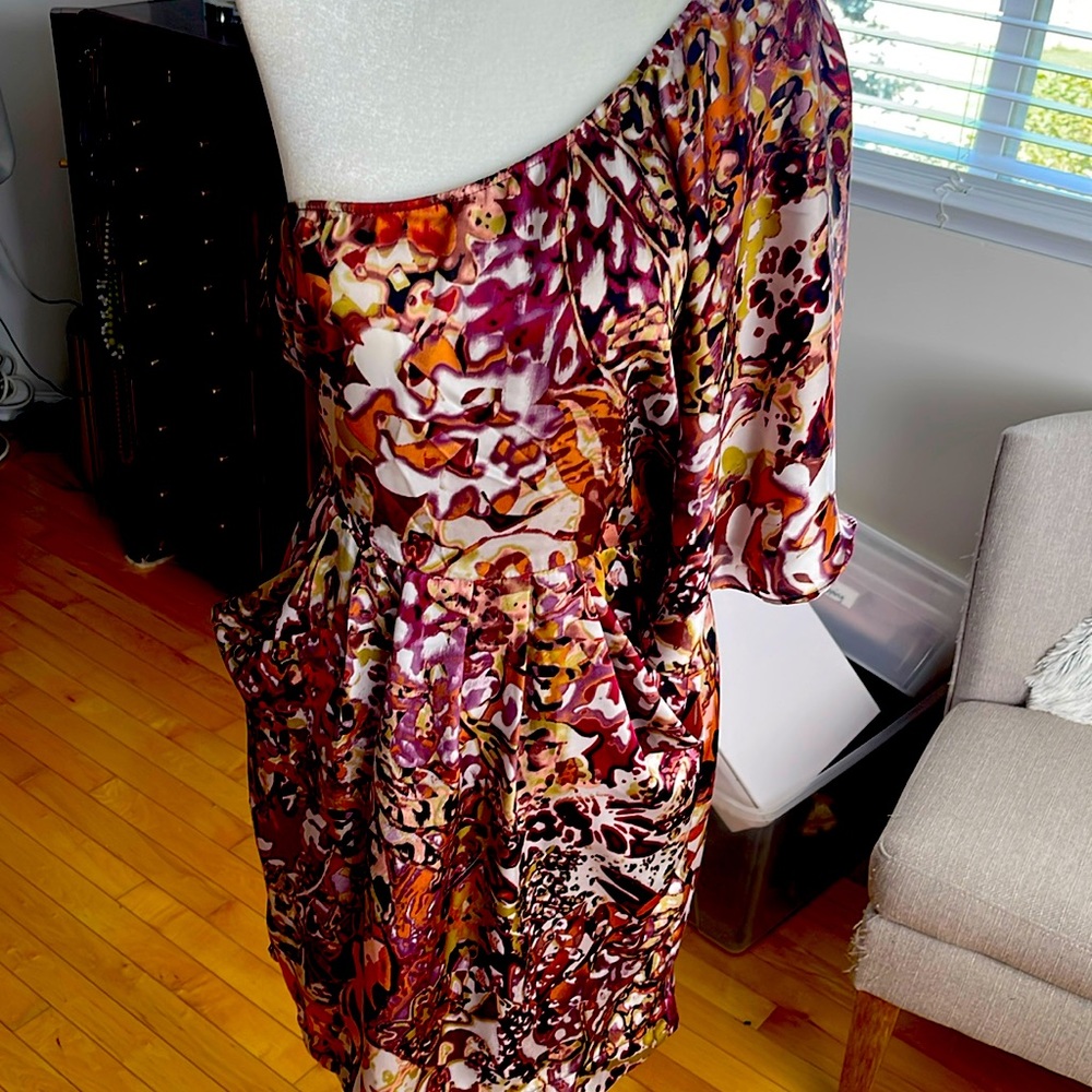 NWT One shoulder red print size S above knee with pockets